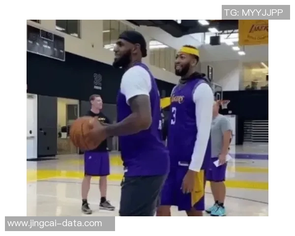 姚明与莫老大的传奇篮球之路：从赛场到人生的精彩篇章