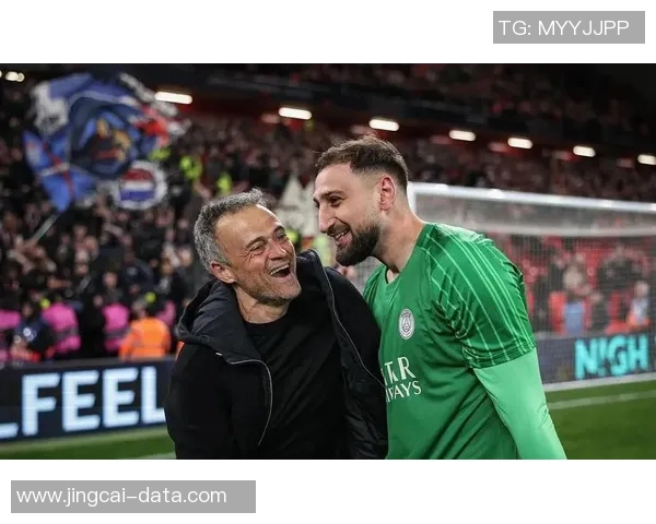 中超激战巴黎圣日耳曼逆转曼联引发争议判罚全场沸腾